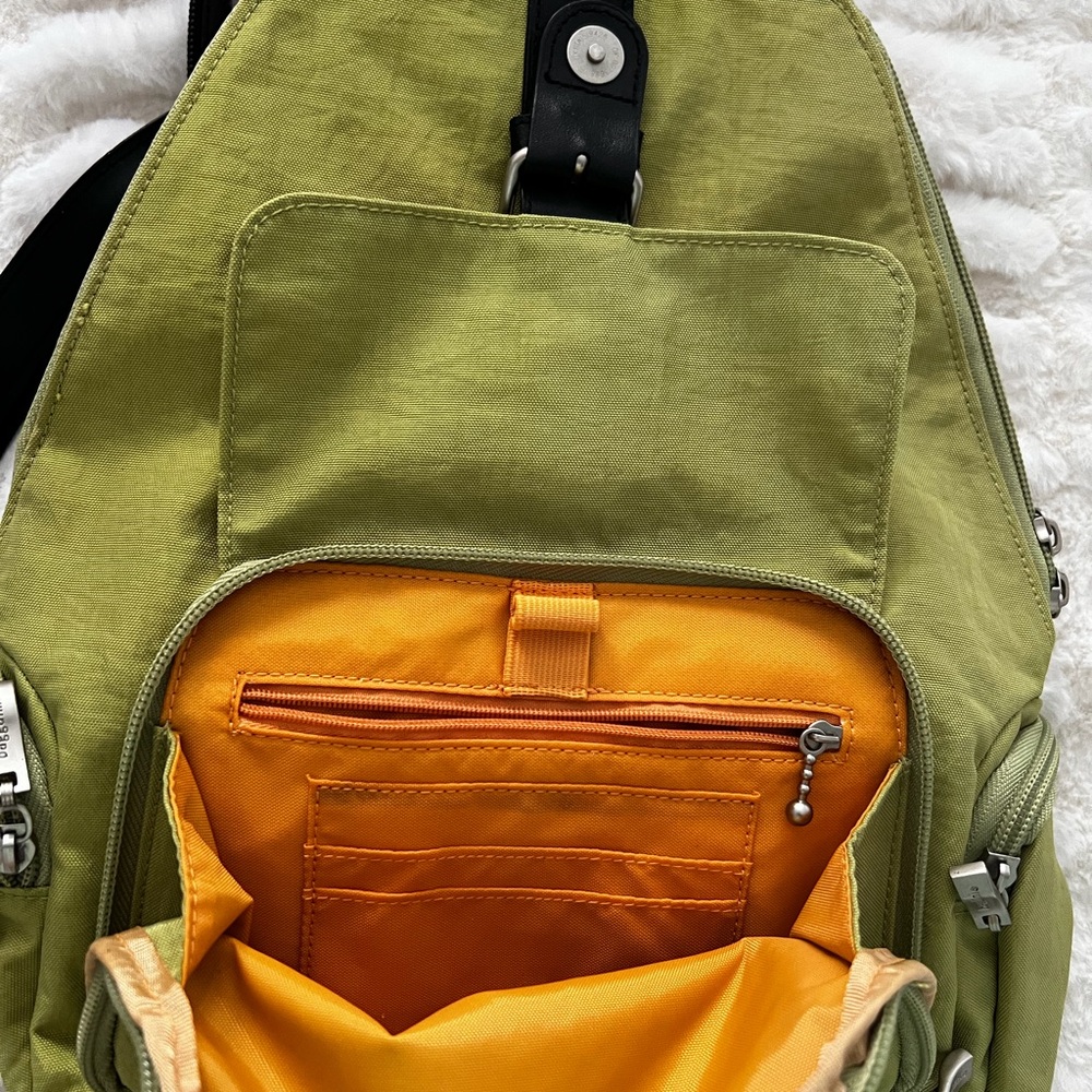 Versatile Green Sling Backpack - Picture 5 of 9